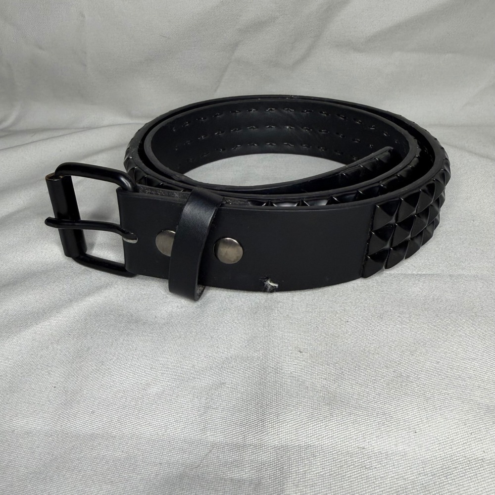 Vintage Hot Topic Mens Black Triple Row Pyramid Stud Belt Punk Goth Emo L 36-38